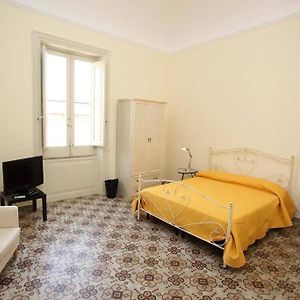 Camera con letto king size